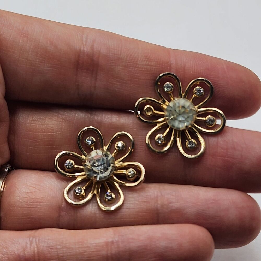 Vintage CORO Gold Tone Openwork Rhinestone Petal Flower Screw Back Earrings - Picture 2 of 5